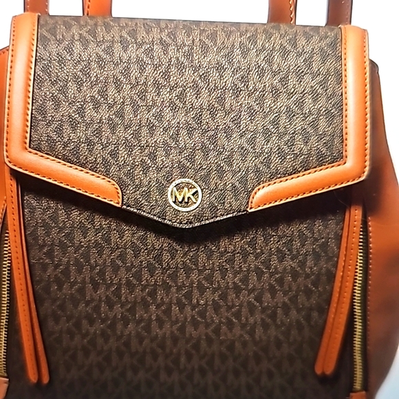 Michael Kors Signature/Logo Zip Backpack. BN - Picture 2 of 7